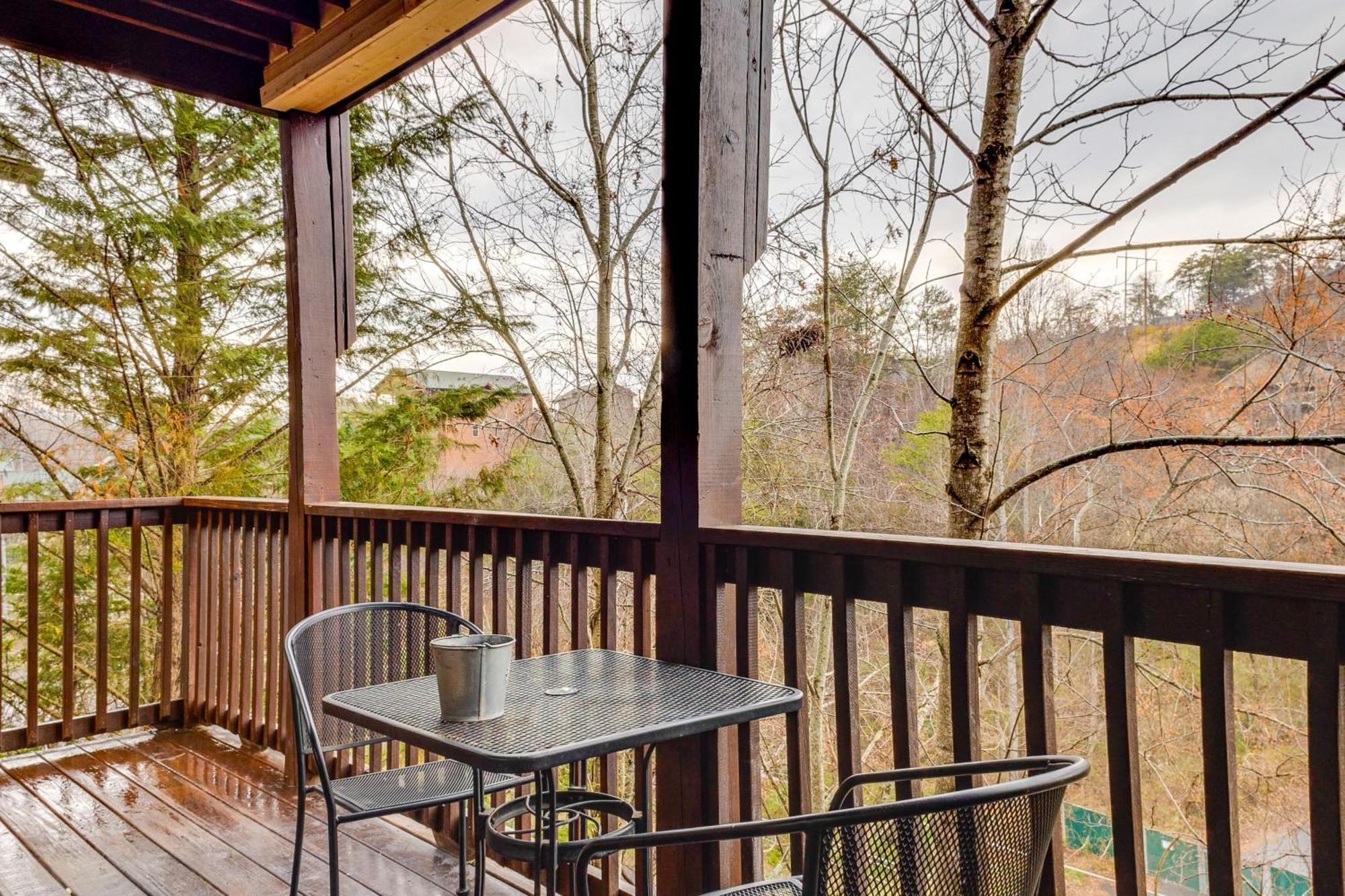 Pigeon Forge Resort Studio Cabin On Dollywood Ln! Exterior photo